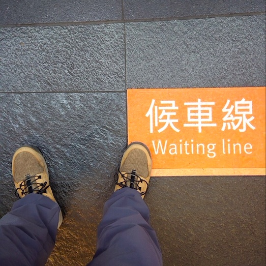 哭啊我的相機還在房間門口